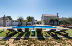 6 Bedroom Nice Home In Murvica